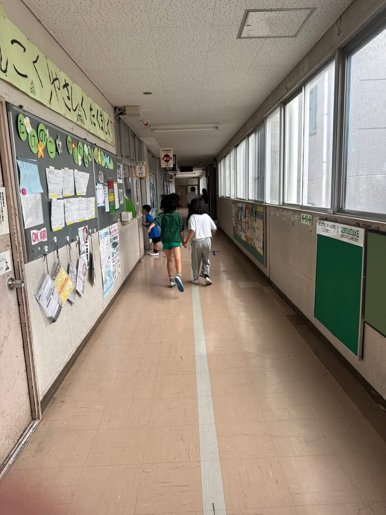 【活動報告】小学校の歯科健診を行いました